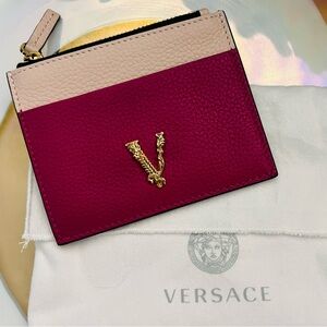 🎄Sale! Today only🎄Authentic Versace Virtus Logo grained leather card holder NWT